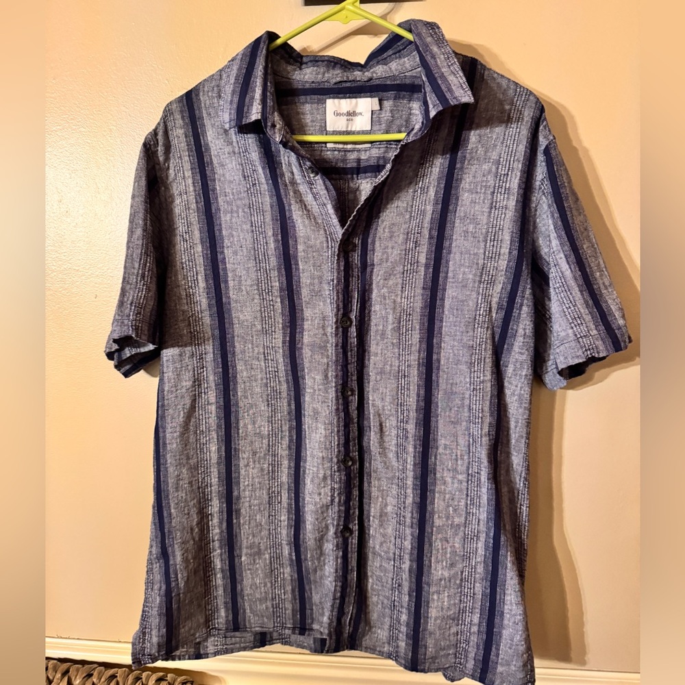 Men’s short sleeve button down